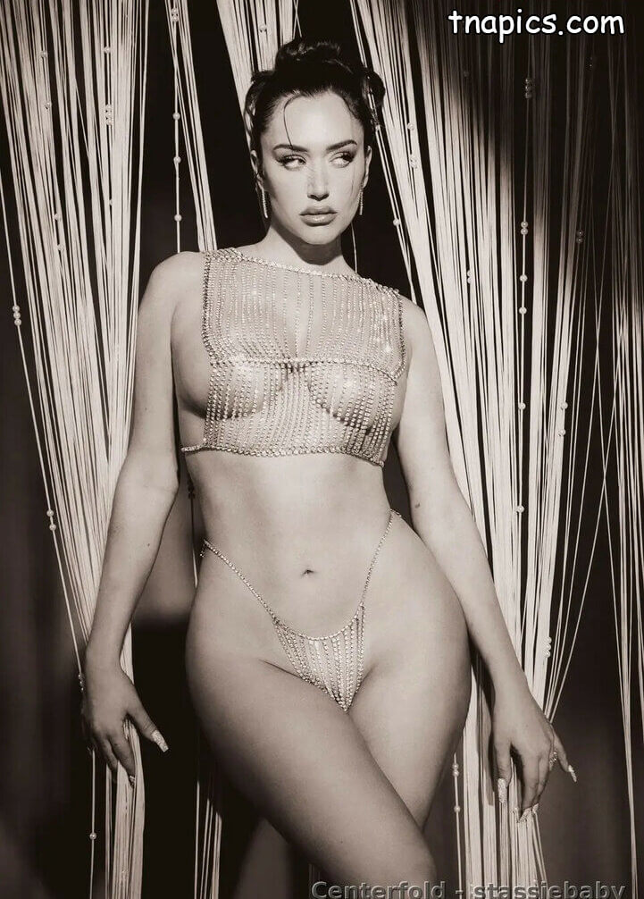 Anastasia Karanikolaou Nude 19
