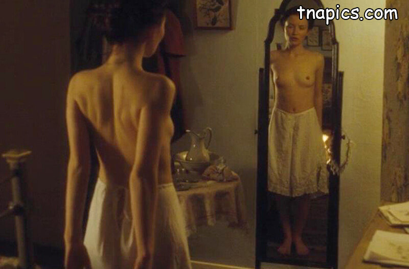 Emily Browning Nude 2