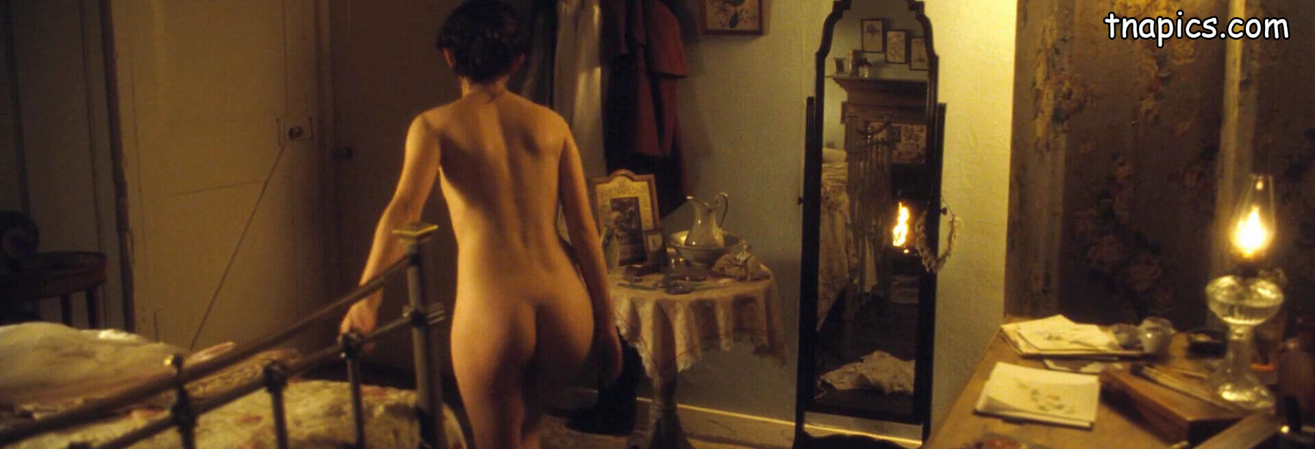 Emily Browning Nude 21