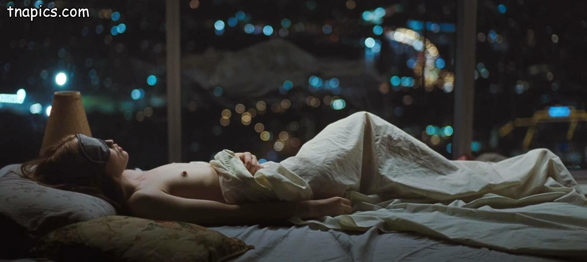 Emily Browning Nude 26