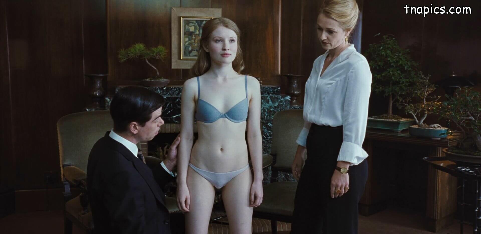 Emily Browning Nude 32