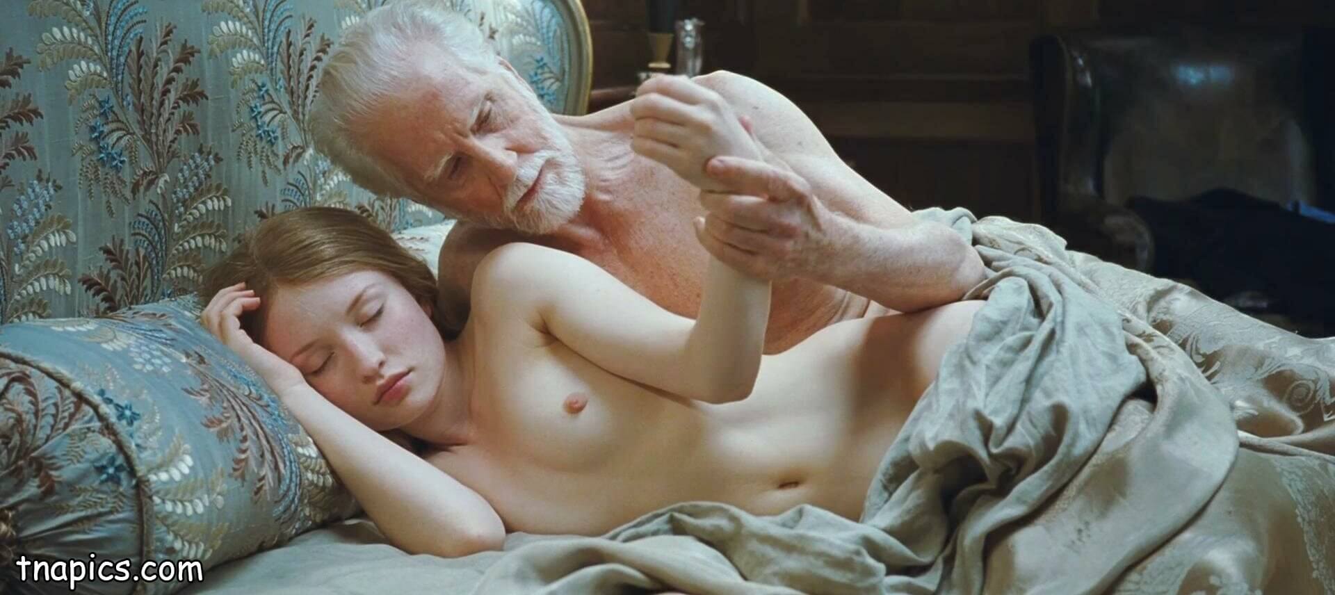Emily Browning Nude 51