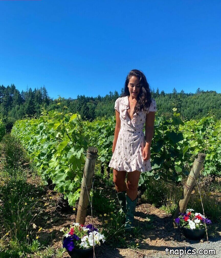 Emily Compagno Nude 2