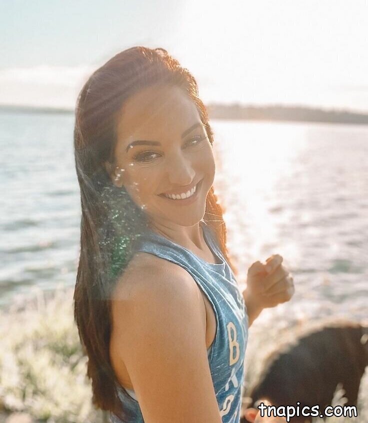 Emily Compagno Nude 6