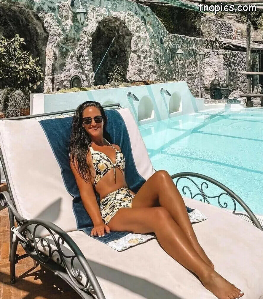 Emily Compagno Nude 10