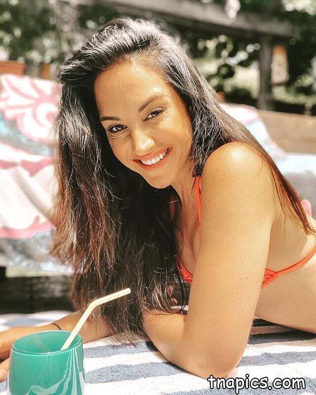 Emily Compagno Nude 12