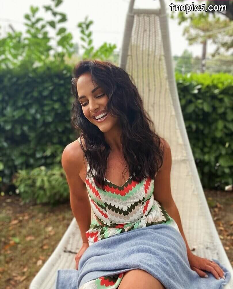 Emily Compagno Nude 14