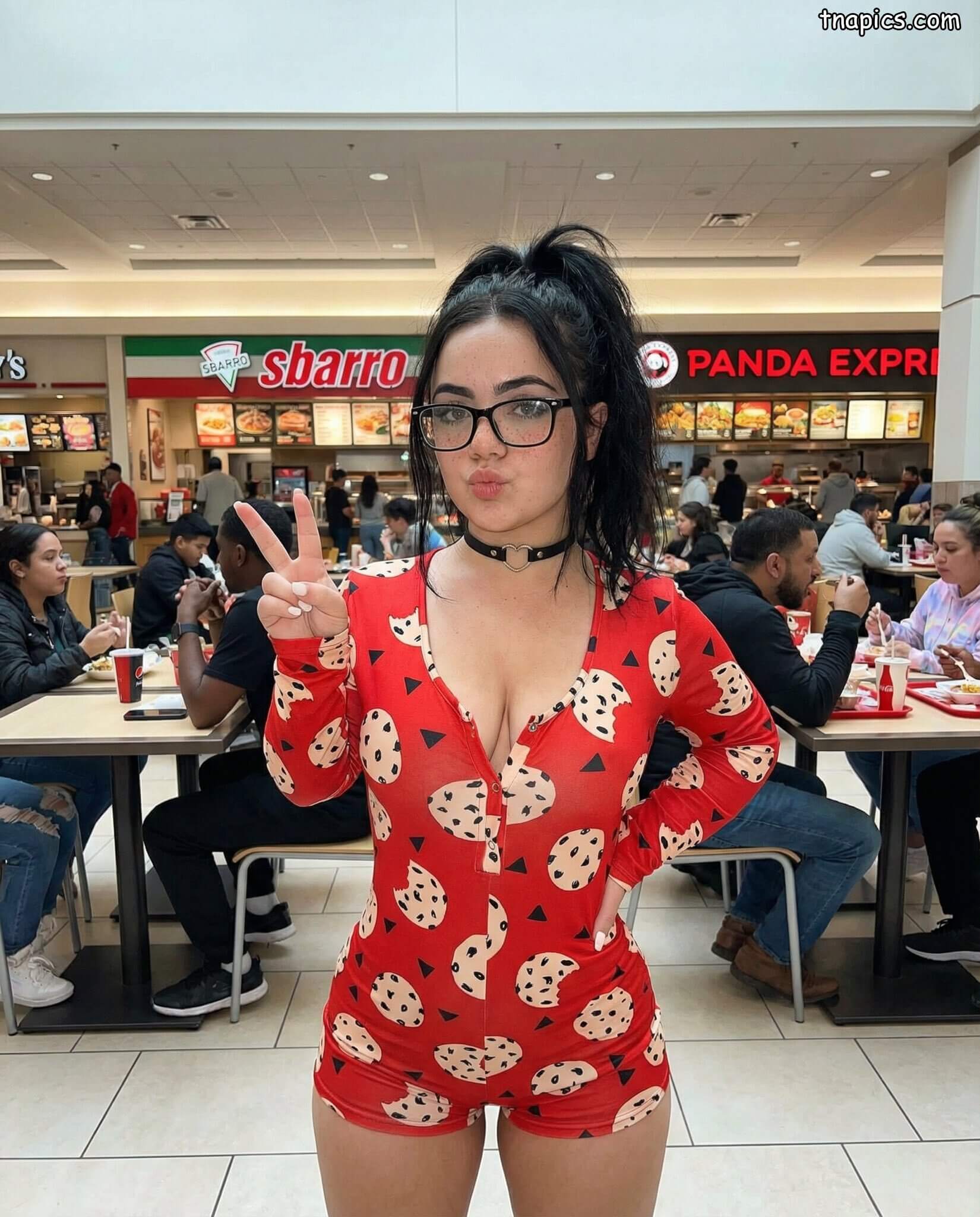 Leia Little Nude And Sexy Pics Leia Little Nude And Sexy Pics